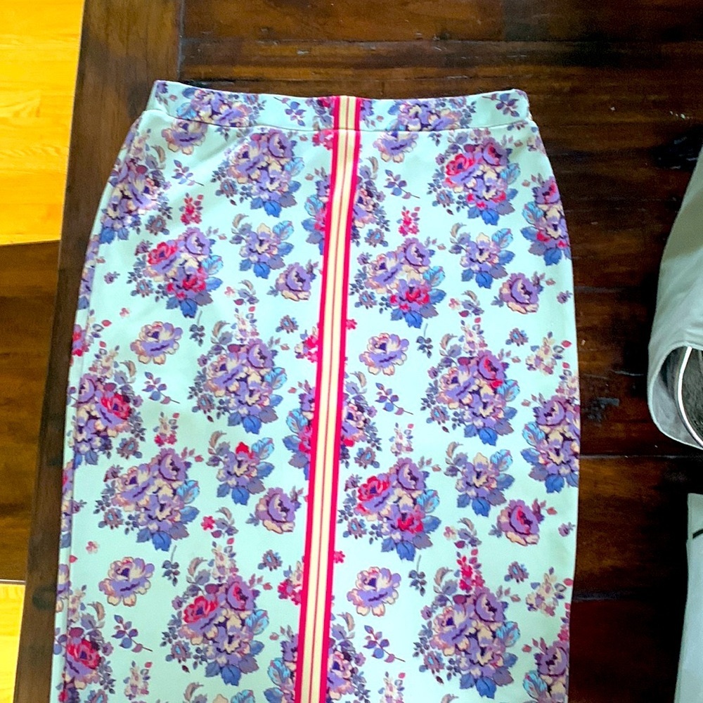 Romeo & Juliet couture pencil skirt NWOT size med